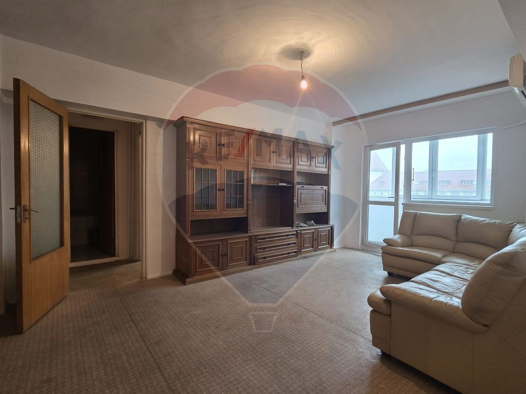 Apartament cu 3 camere de vânzare în zona Bucur Obor