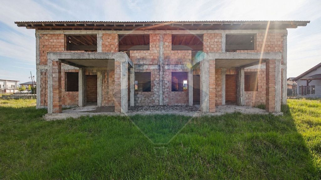 Casă / Vilă cu 6 camere de vânzare, Sânpetru
