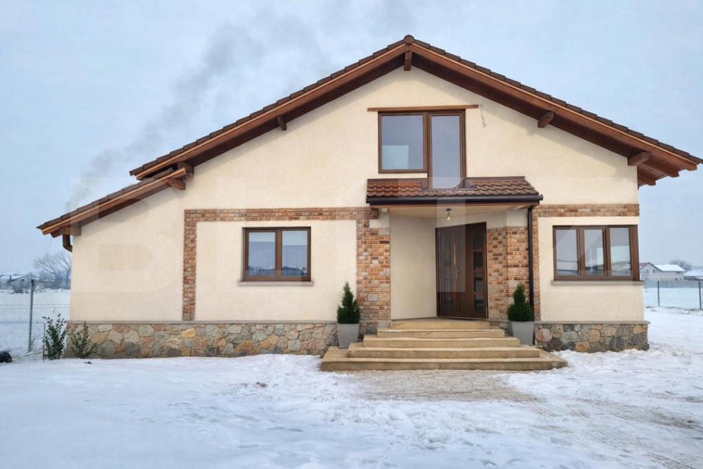 Casa individuala,4 dormitoare,teren 611 mp,Vintu de Jos
