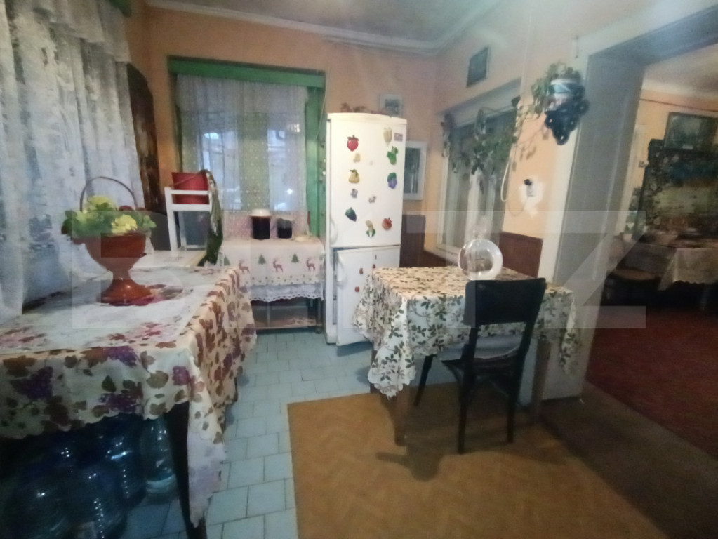 Casa cu 4 camere, baie, bucatarie, anexe, pivniță, teren 1
