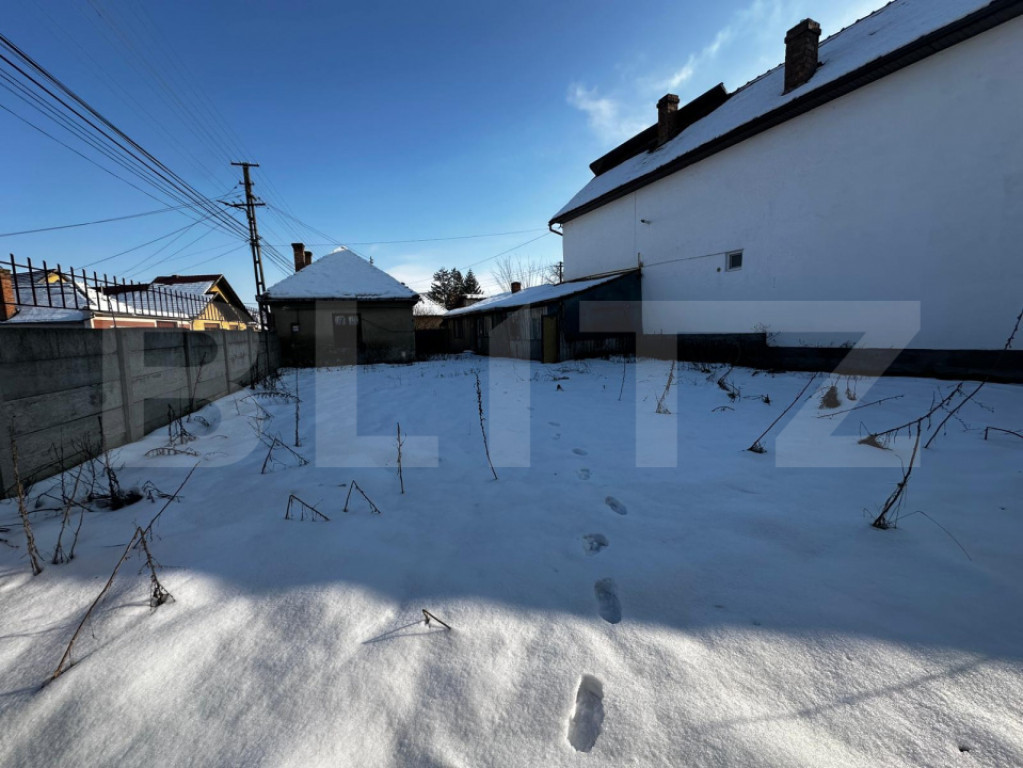 Teren 471 mp cu construcție demolabilă – ideal spații c