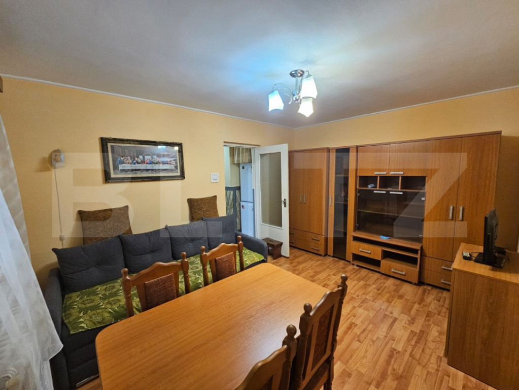 Apartament 2 camere, mobilat și utilat, etaj 3/4 – zonă
