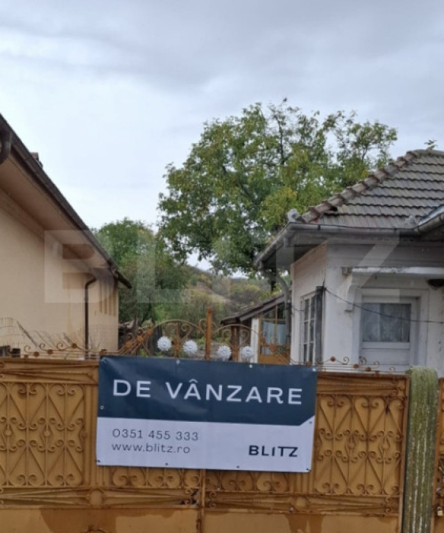 Casă bătrânească la stradă, Podari-Livezi, teren 822 mp