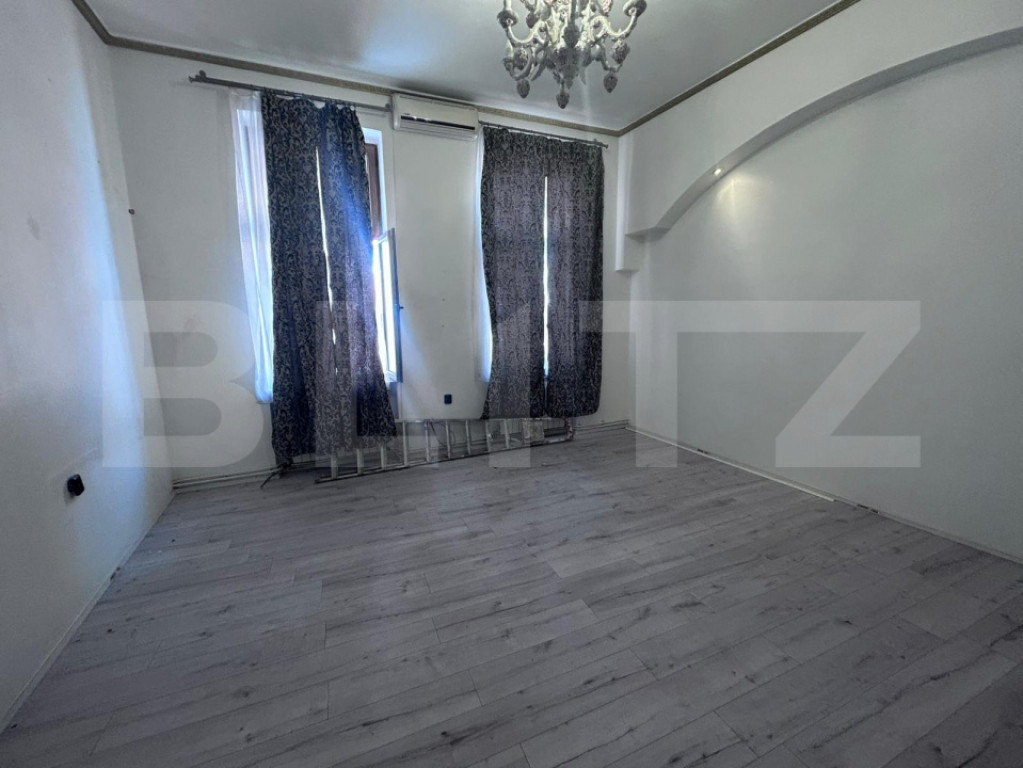 Spatiu Comercial-deasupra de Towers, 140 Mp