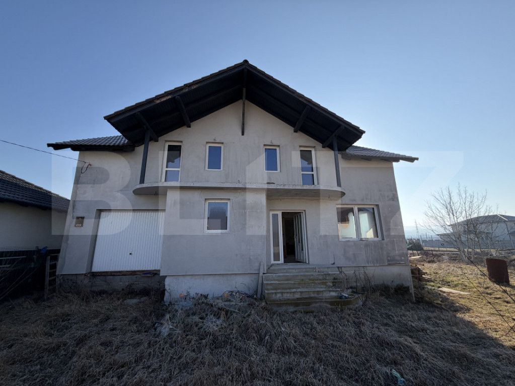 Casă P+1 semifinisată, 250 mp, garaj, teren generos, zona