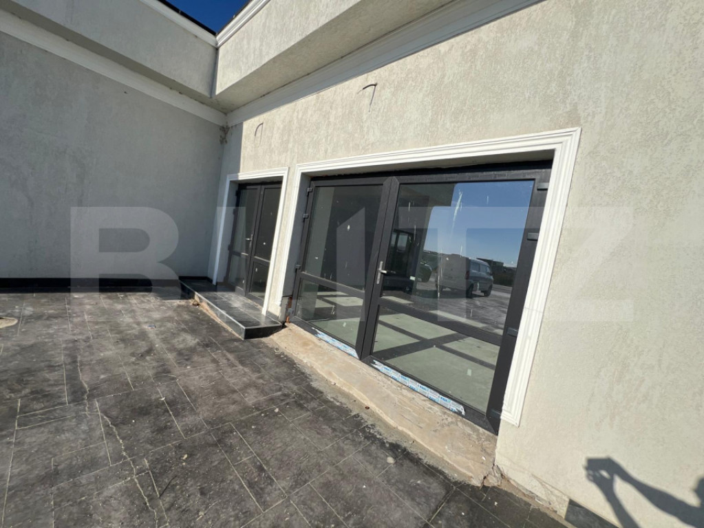 Showroom/Hală de inchiriat, 290 mp + teren 1.000 mp