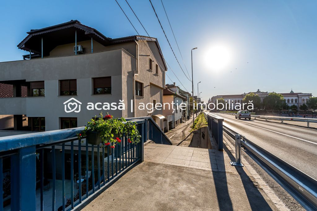 Apartament tip casă | 3 camere & curte | zona Colegiului...