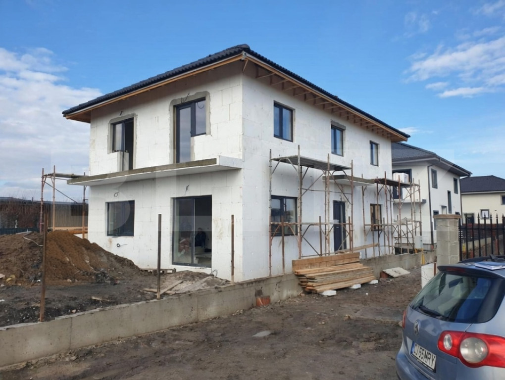 Casa individuala de vanzare in jucul de mijloc P+E