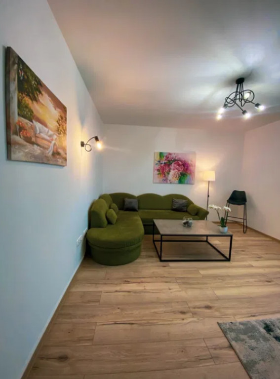 Apartament 3 camere, decomandat - zona Tractorul