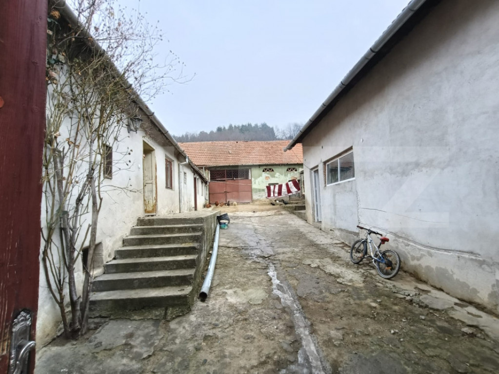 Casa renovabila 5 camere baie si anexe 2800 mp teren in Pi