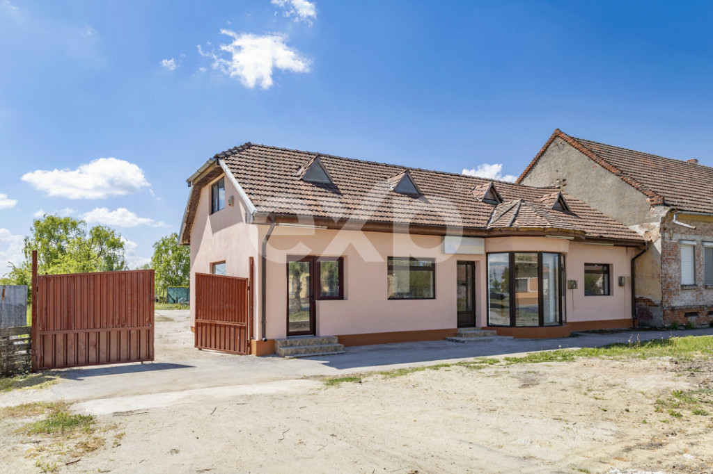 Spațiu Comercial + teren cu izvor de apă minerală în Bac