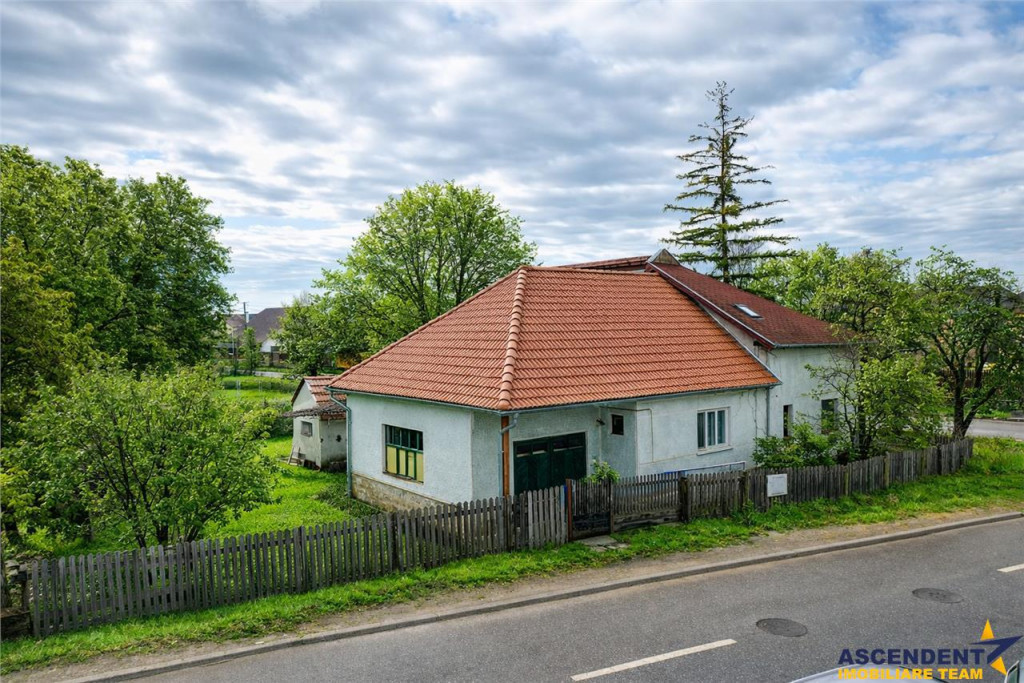 Casa traditionala, cu 709 mp teren intravilan zona apreciabi