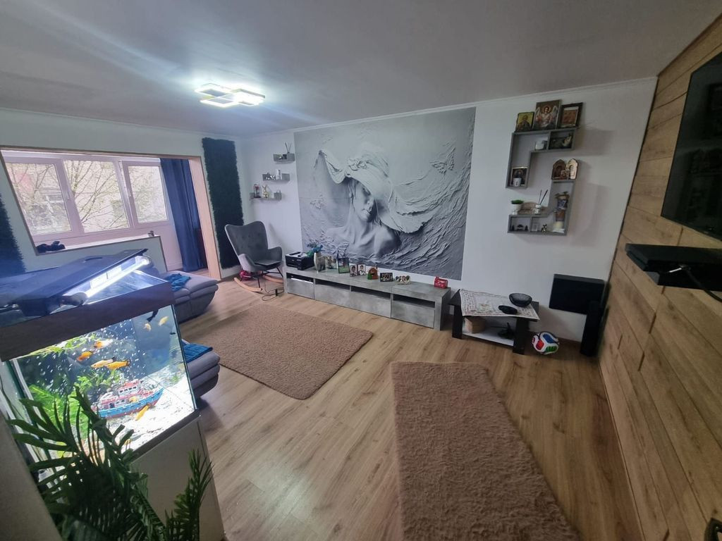 Aurel vlaicu-apartament 4 camere decomandat