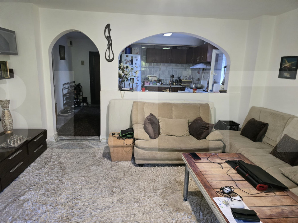Apartament 3 camere, centrala proprie, zona Girocului