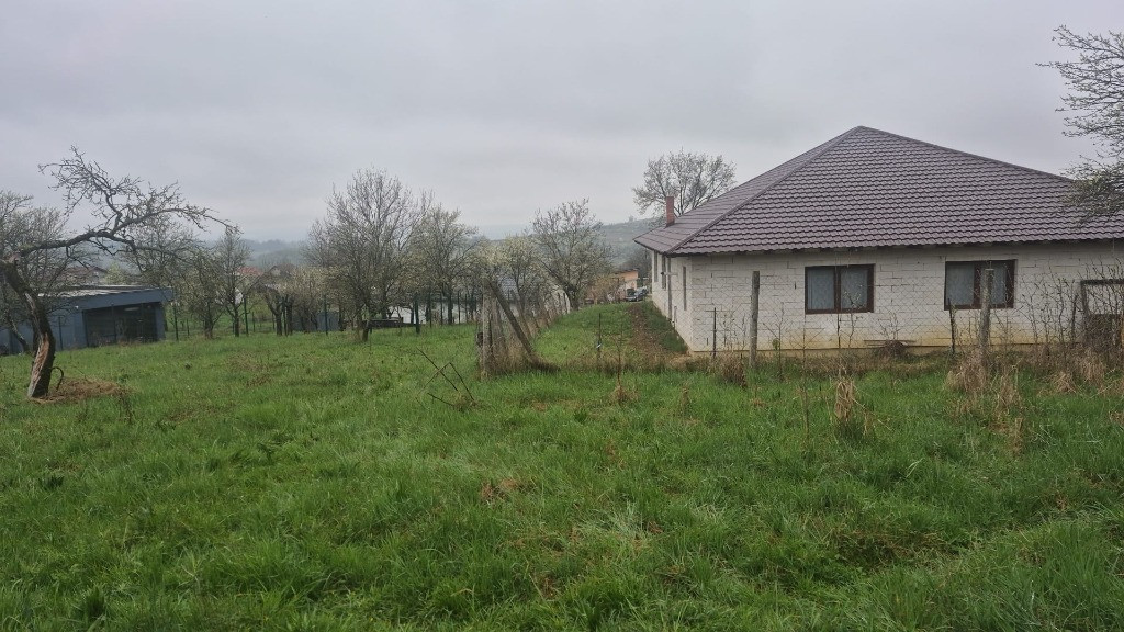 Grosi, zona Primariei, 40 ari teren