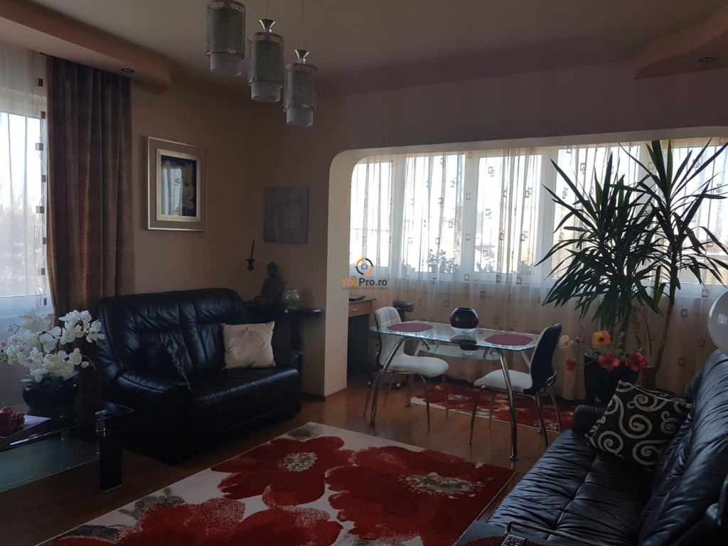 Central / Punctele Cardinale / Decomandat cu 3 Camere