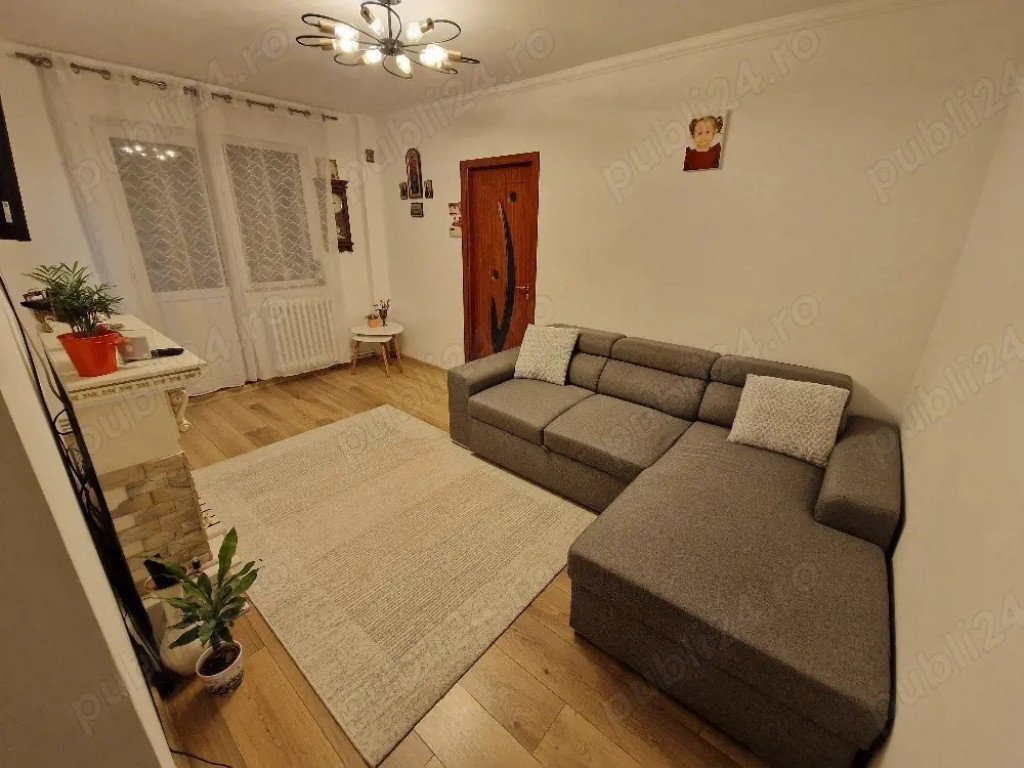 Apartament 3 camere, et. 2, Tatarasi-Piata Chirila