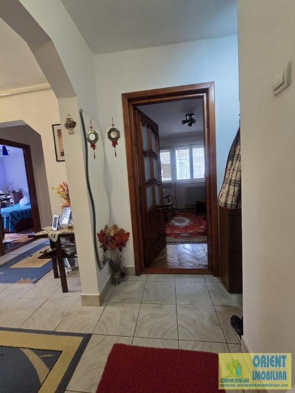 Tomis Nord, Rovere, de vanzare 3 camere, decomandat, gaze