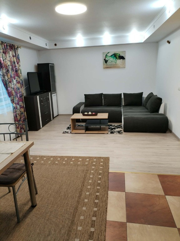 Închiriez apartament 2 camere în vilă Aparatorii Patriei