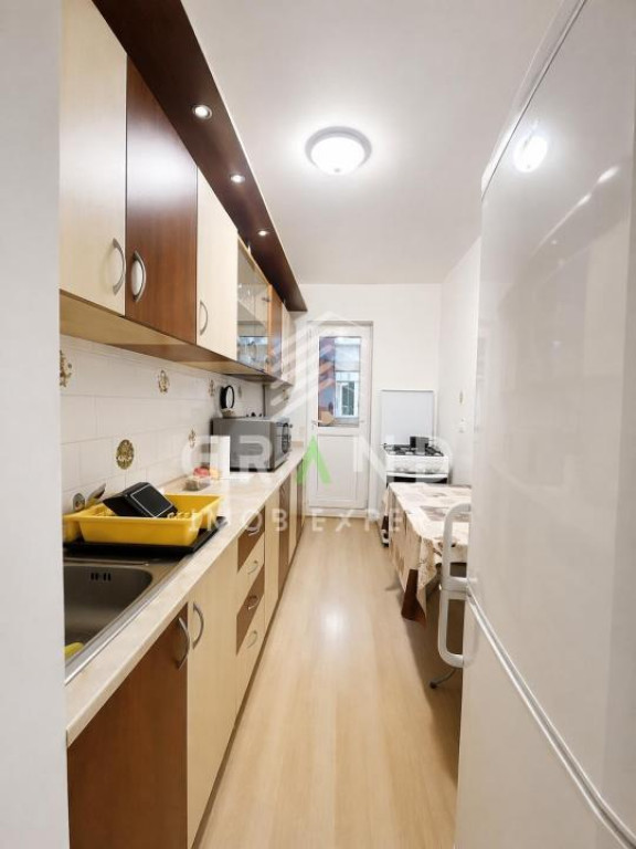 Apartament de 2 camere decomandat.