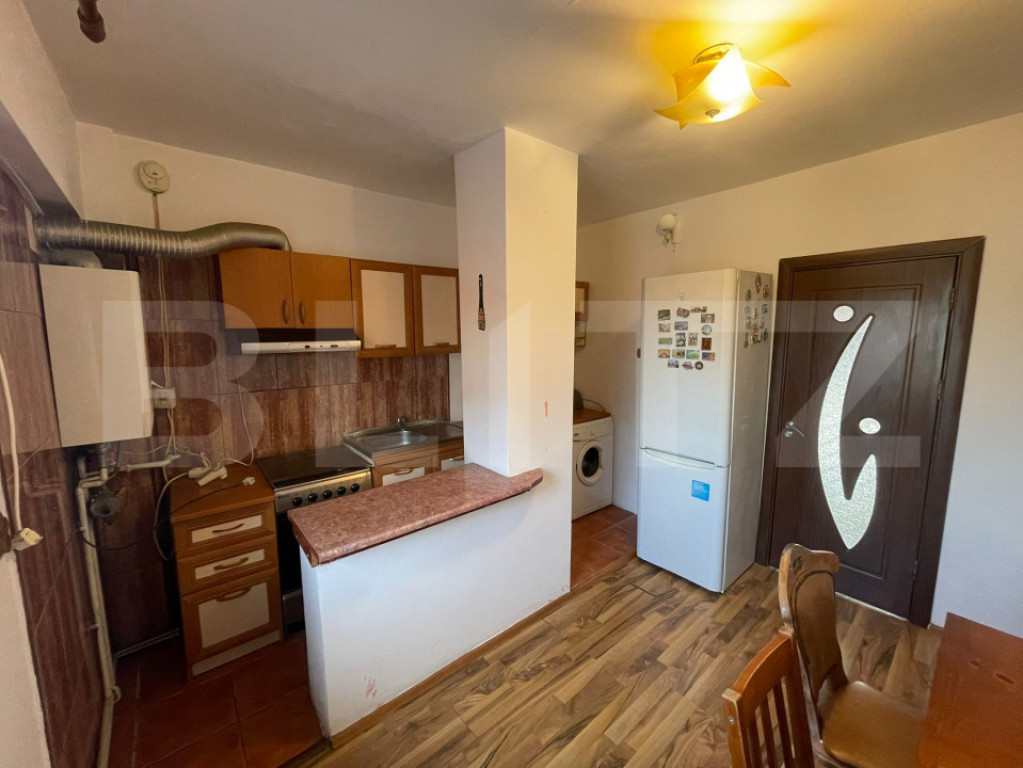 Apartament de 3 camere, decomandat, cartierul 1 Mai