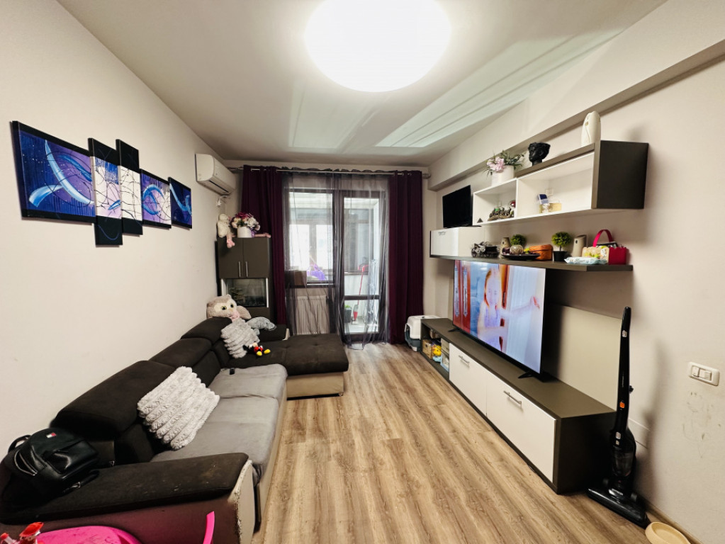 Super apartament cu 2 camere , decomandat, 53 mp , Crinului,