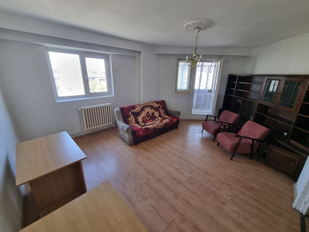 Apartament 3 camere zona Trocadero