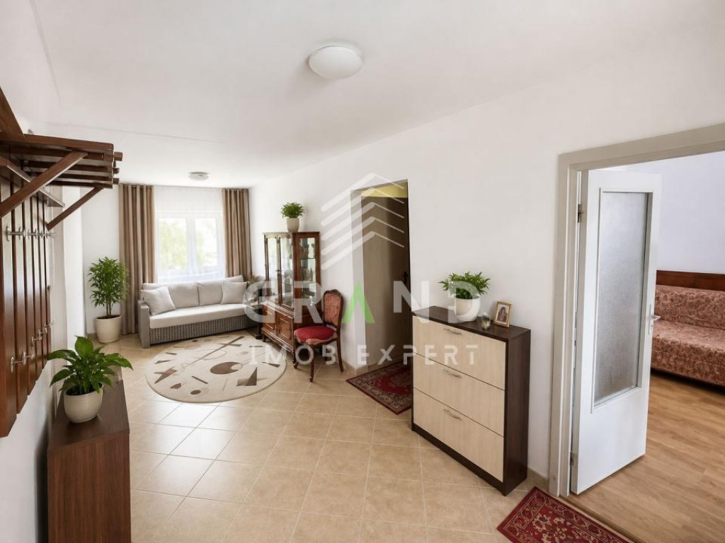 Apartament 4 camere, decomandat, etaj intermediar, la cheie,