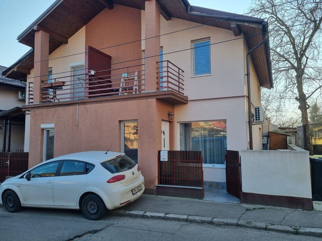 Vilă spațioasă cu 7 camere – confort, eleganță și fu