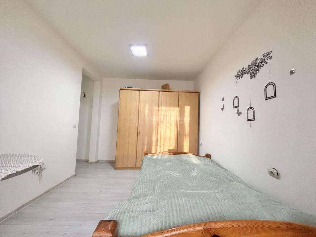 Apartament 2 camere - parter - decomandat - Nufarul, aproape