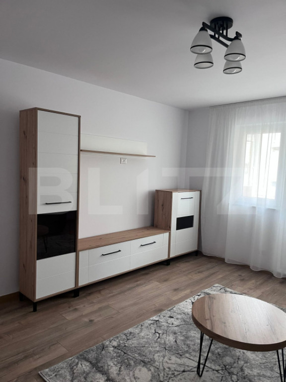 Apartament 4 camere, decomandat, etaj intermediar, zona USV