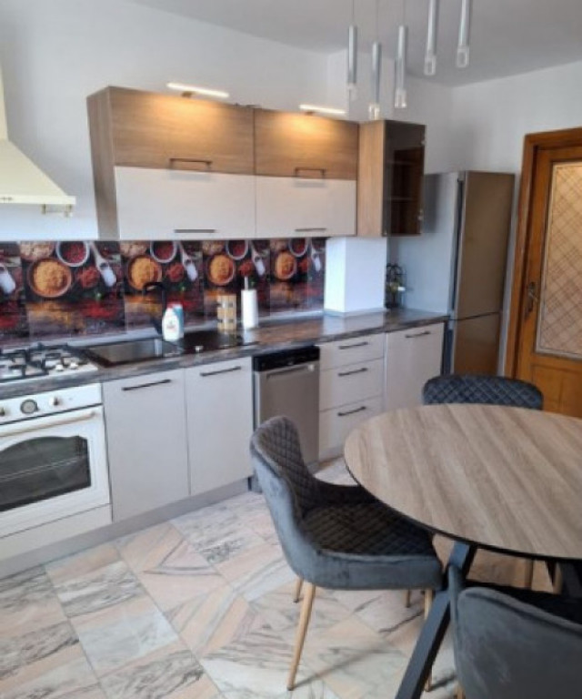 Apartament 3 camere de inchiriat in zona Universitate - La S