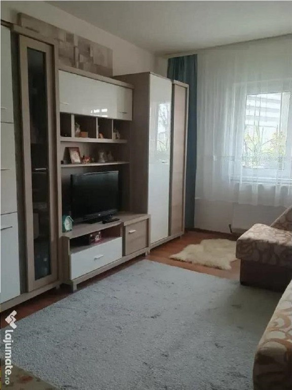 Apartament 2 camere, decomandat, parter inalt, balcon, zona Tractorul!