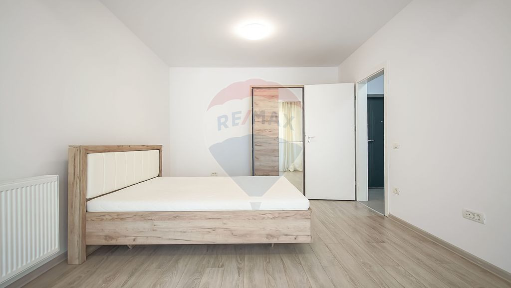 Vilă pe str Alexandru Ioan Cuza, 10 camere, S + P + E, t...