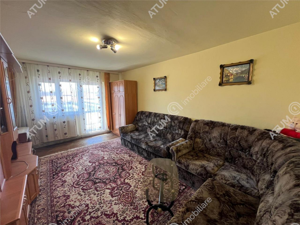 Apartament 2 camere decomandate balcon in zona Strand din Si