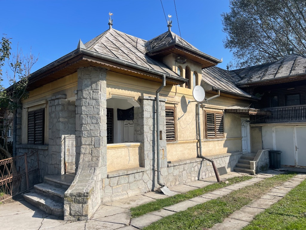 Casa, curte spatioasa si teren de vanzare - sat Motaieni, Dambovita
