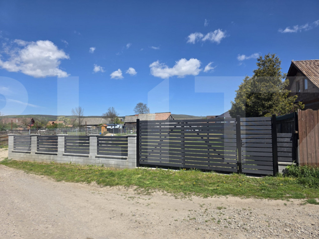 Teren intravilan imprejmuit la Ghidfalau