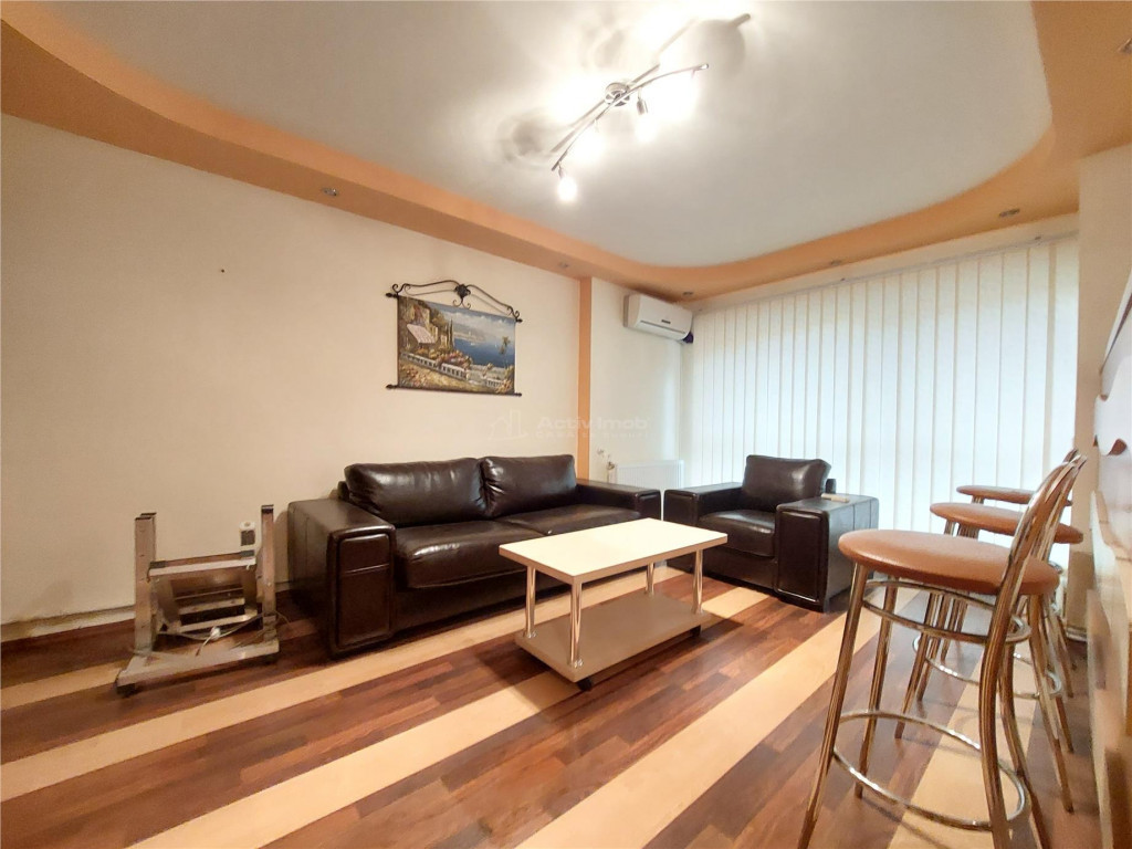 2 camere, decomandat, etaj 2, ULTRACENTRAL - Pia#539;a Dacie