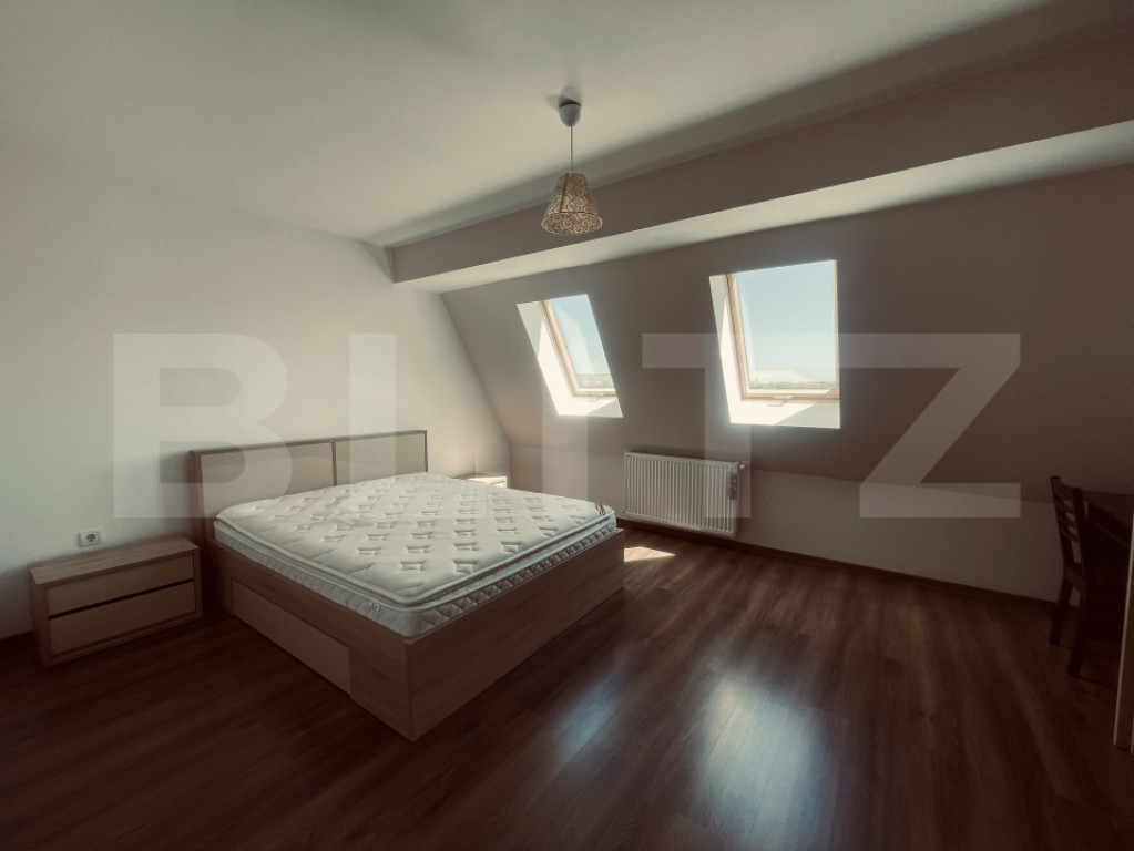 Apartament de 3 camere, semidecomandat, zona Razoare.