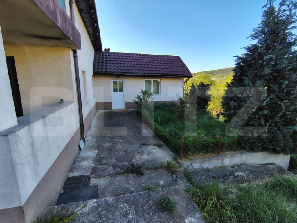 Casă individuală în zonă pitorească, cu 3271 mp teren,