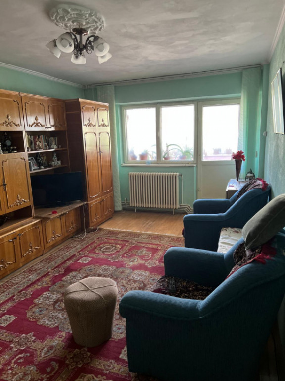- Etaj 1 - Apartament 3 camere, cu surafata 79mp, Zona Calar