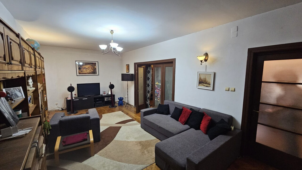 Casă ULTRACENTRALĂ + garaj – ideală firmă sau locuinț