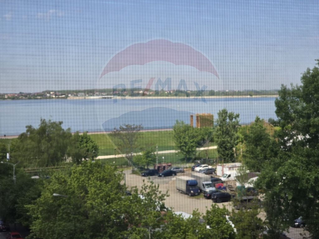 DE INCHIRIAT Apartament cu 3 camere în zona Crangasi