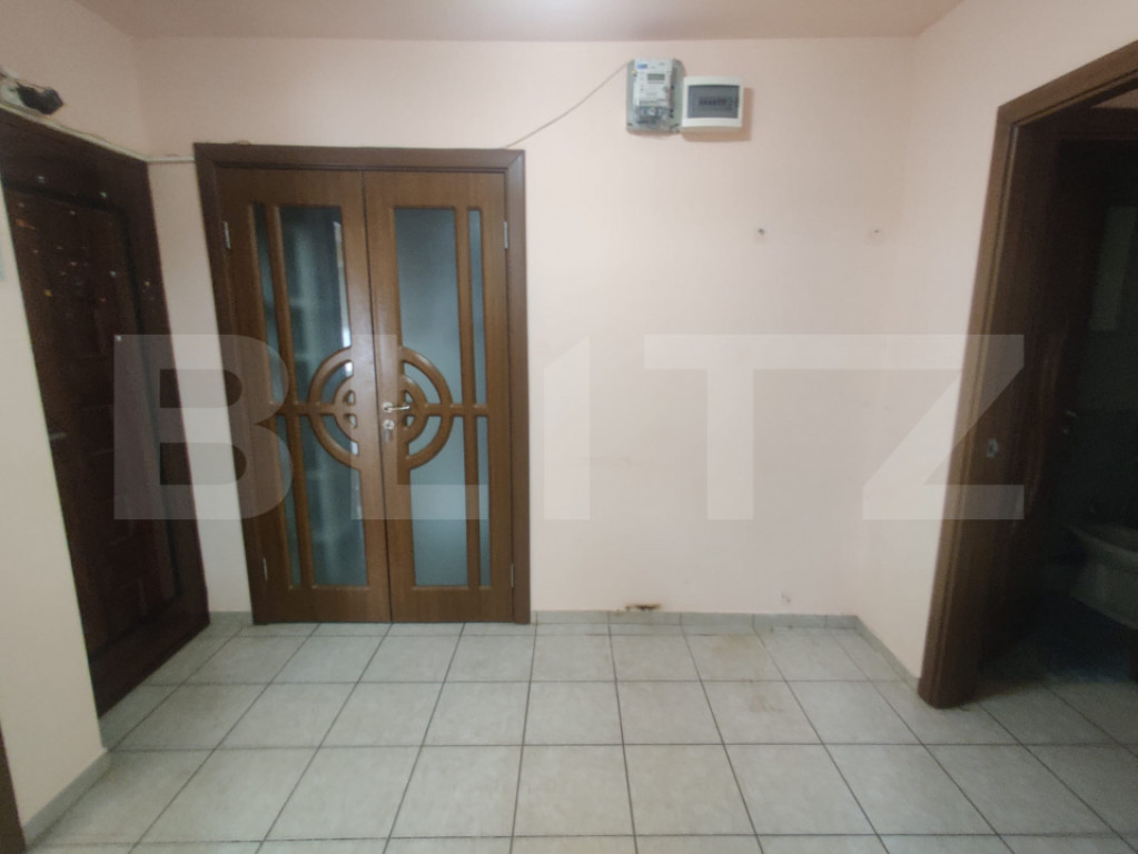 Apartament cu 3 camere, decomandat, etaj 3/4, dublă orienta