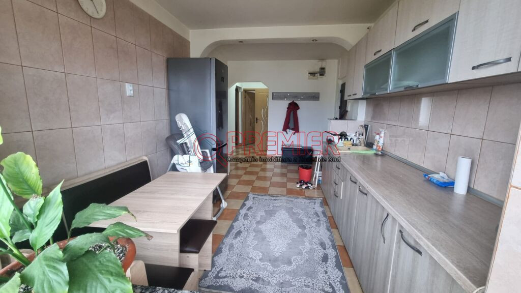 Apartament de 3 camere - Anton Bacalbasa
