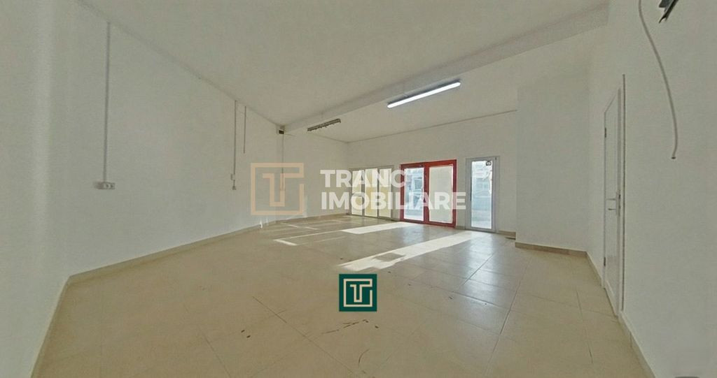 Spațiu comercial cu vad excelent, situat în complexul A...