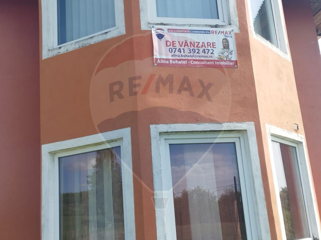Casă de vacanță cu teren generos, de vânzare în Prel...