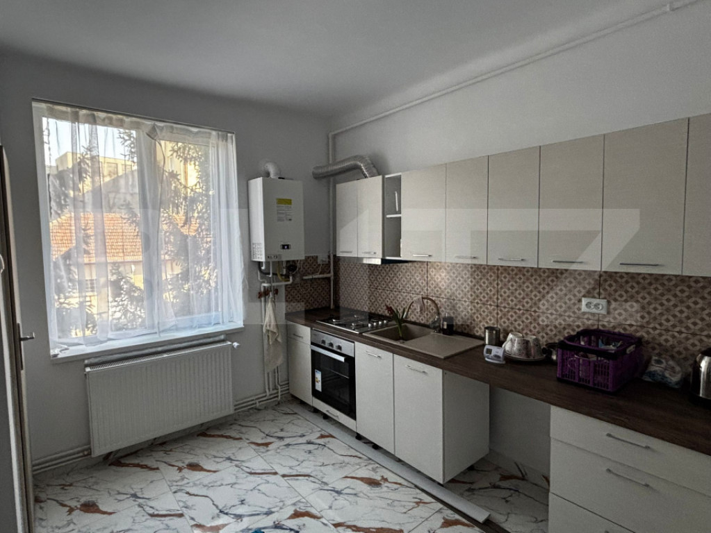 Apartament 2 camere + loggie de inchiriat, etaj 1, zona Avra