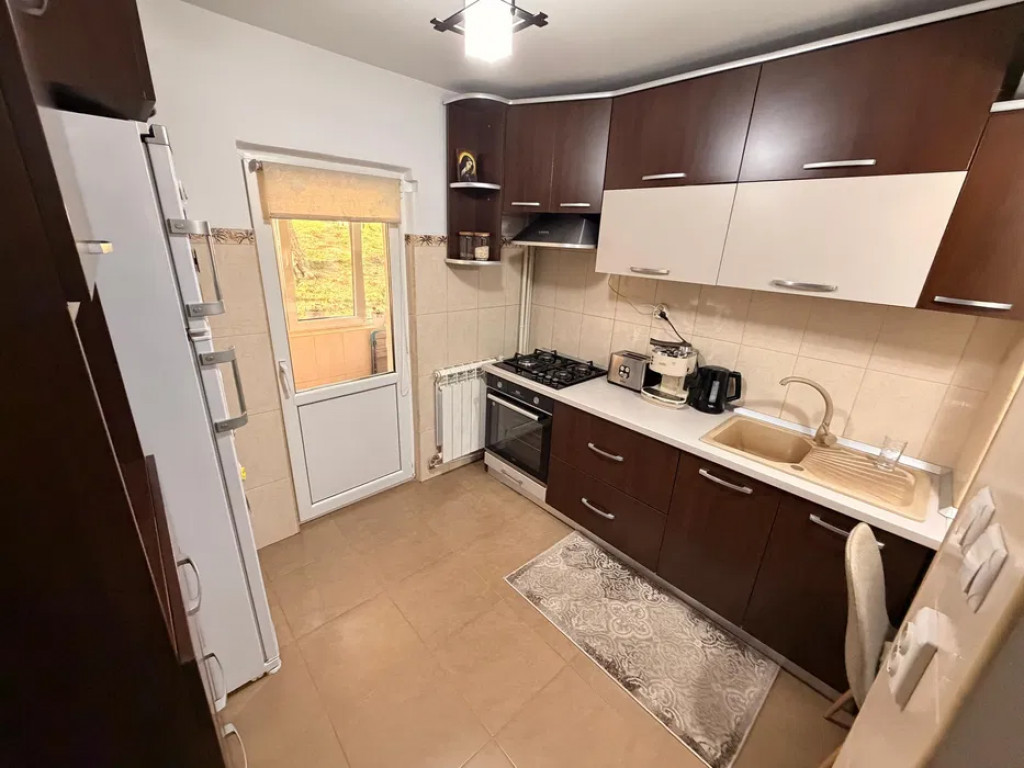 Apartament Cu 3 Camere Decomandate - Parter Zona Obcini