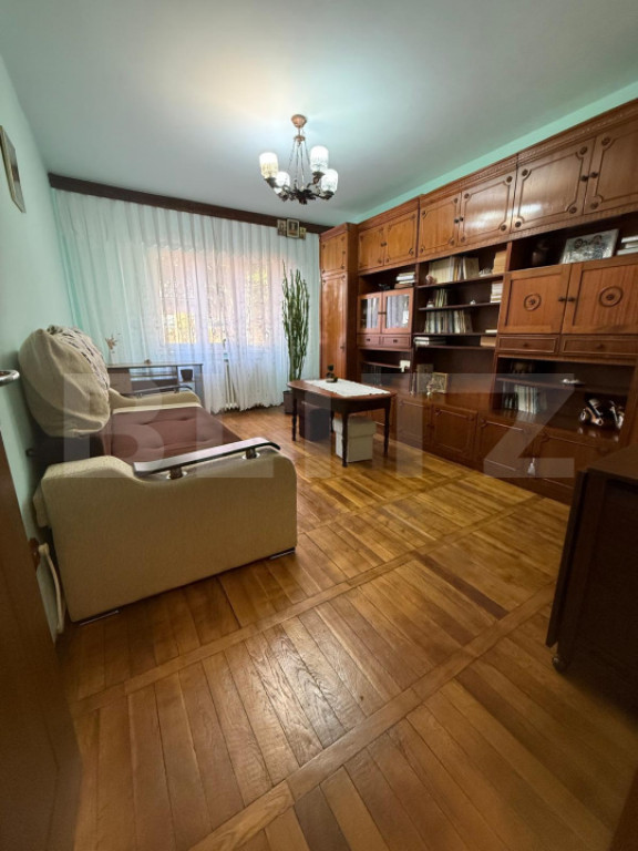 Apartament 3 camere decomandat, etaj intermediar, luminos, p